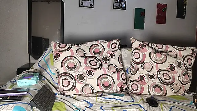 Milu curly online show from 25, 2, 2026