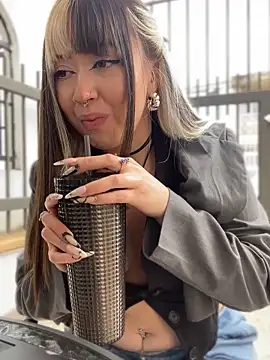 Snapshot of VictoriaGerard_Pink chatting on 8, 9, 2025 VictoriaGerard Pink online show from 8, 9, 2025