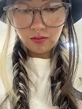 Snapshot of VictoriaGerard_Pink chatting on 16, 10, 2025 VictoriaGerard Pink online show from 16, 10, 2025