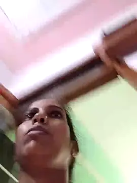 Snapshot of Hotty-Nidhi chatting on 6, 10, 2025 Hotty-Nidhi online show from 6, 10, 2025
