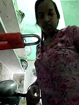 Snapshot of Hotty-Nidhi chatting on 5, 4, 2026 Hotty-Nidhi online show from 5, 4, 2026