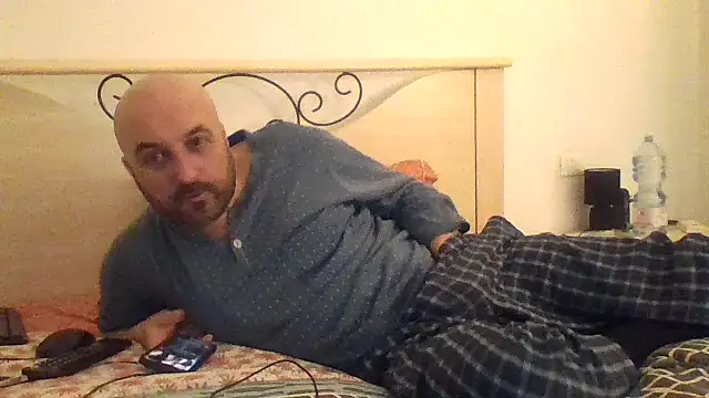 Snapshot of maxxxio12 chatting on 8, 3, 2025 maxxxio12 online show from 8, 3, 2025