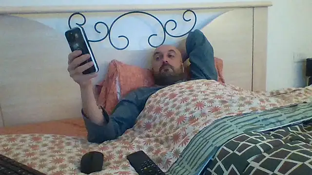 Snapshot of maxxxio12 chatting on 8, 3, 2025 maxxxio12 online show from 8, 3, 2025