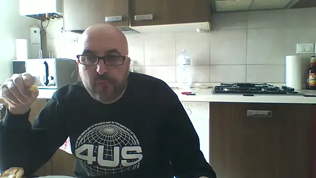 Snapshot of maxxxio12 chatting on 14, 3, 2026 maxxxio12 online show from 14, 3, 2026