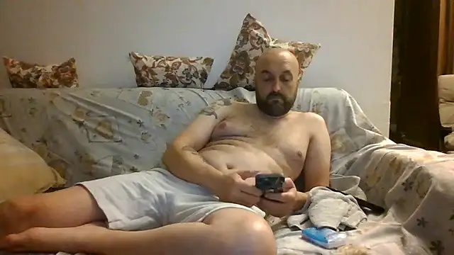 Snapshot of maxxxio12 chatting on 9, 7, 2026 maxxxio12 online show from 9, 7, 2026