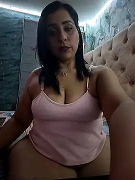 Snapshot of L_ucero chatting on 12, 9, 2025 L ucero online show from 12, 9, 2025