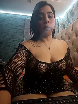 Snapshot of L_ucero chatting on 4, 10, 2025 L ucero online show from 4, 10, 2025