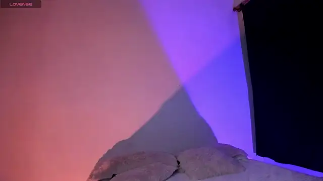 adara evanss online show from 10, 4, 2026