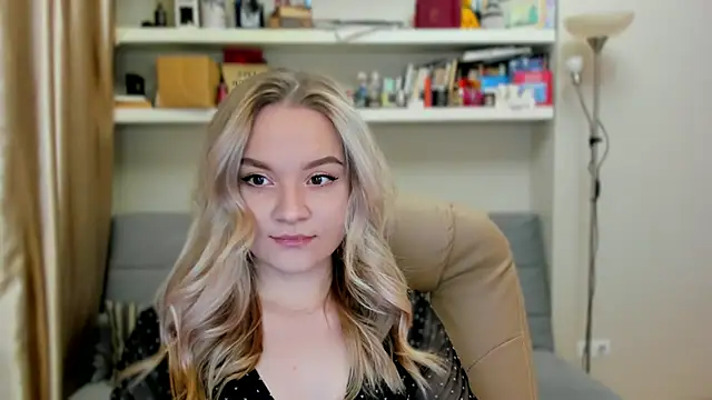 Kara Smith  online show from 31, 10, 2025