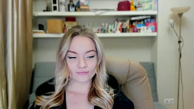 Kara Smith  online show from 28, 11, 2025