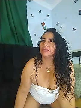 Snapshot of AlexaNovoa_ chatting on 5, 6, 2026 AlexaNovoa online show from 5, 6, 2026