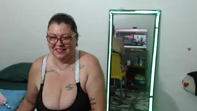 Snapshot of Olgahunder chatting on 30, 4, 2026 Olgahunder online show from 30, 4, 2026