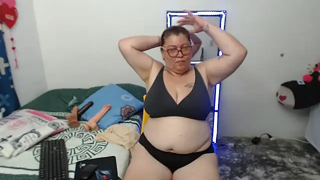 Snapshot of Olgahunder chatting on 3, 5, 2026 Olgahunder online show from 3, 5, 2026