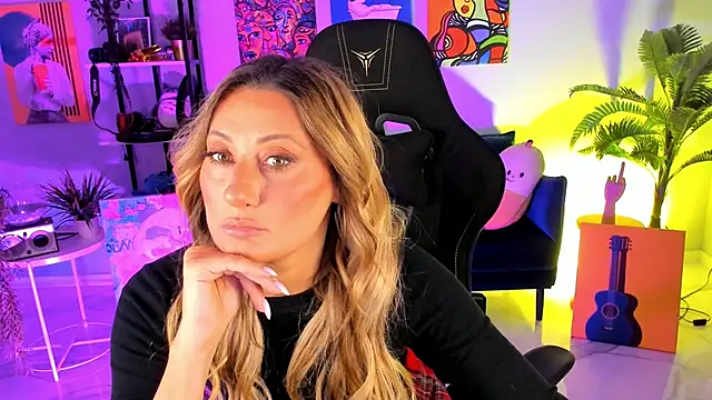 SarahAlluring online show from 16, 10, 2025