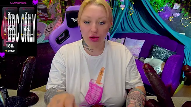 Snapshot of BlackedBarbie chatting on 27, 7, 2026 BlackedBarbie online show from 27, 7, 2026
