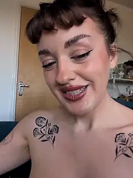 Petite Juicy Olive online show from 24, 4, 2026