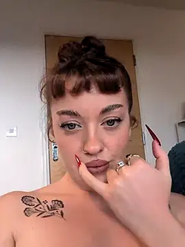 Snapshot of Petite_Juicy_Olive chatting on 14, 5, 2026 Petite Juicy Olive online show from 14, 5, 2026