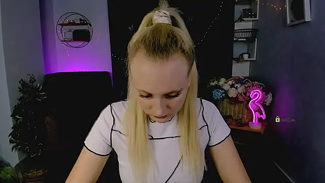 Snapshot of madam_uliis chatting on 28, 11, 2025 madam uliis online show from 28, 11, 2025