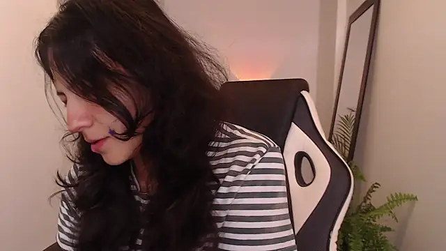 Snapshot of Asaray_T chatting on 12, 4, 2026 Asaray T online show from 12, 4, 2026