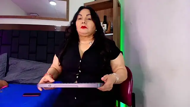 Snapshot of EllenaBoobs_ chatting on 13, 5, 2026 EllenaBoobs online show from 13, 5, 2026