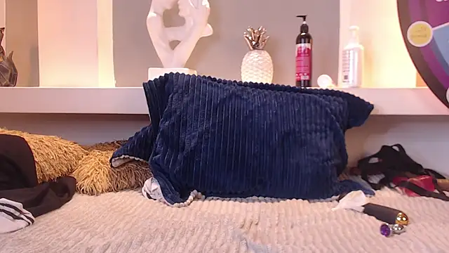 Snapshot of milu_w4llace chatting on 17, 3, 2025 milu w4llace online show from 17, 3, 2025