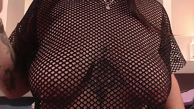 Snapshot of milu_w4llace chatting on 28, 10, 2025 milu w4llace online show from 28, 10, 2025