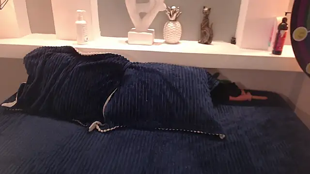 Snapshot of milu_w4llace chatting on 30, 10, 2025 milu w4llace online show from 30, 10, 2025