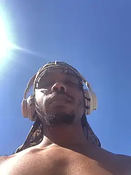 Snapshot of anthonyroth chatting on 3, 11, 2025 anthonyroth online show from 3, 11, 2025