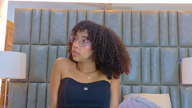 CamilaJohnston online show from 7, 4, 2026