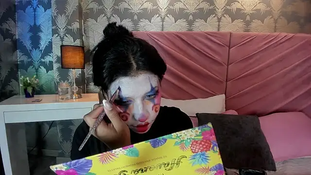 Karin Ks online show from 4, 3, 2026