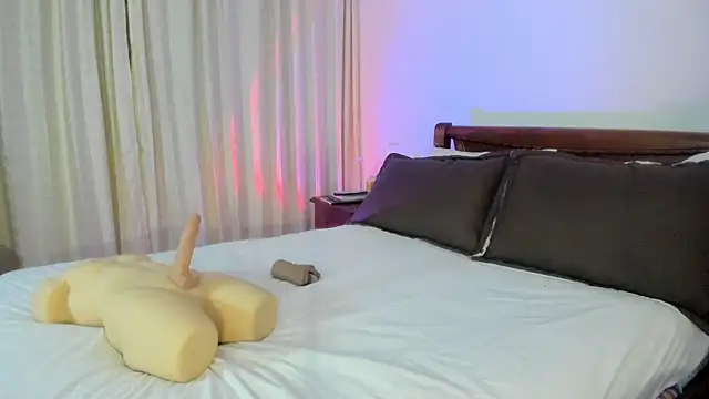 Hat girl online show from 30, 9, 2025