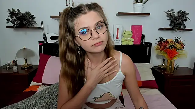 Snapshot of HaleyReedme chatting on 7, 6, 2026 HaleyReedme online show from 7, 6, 2026