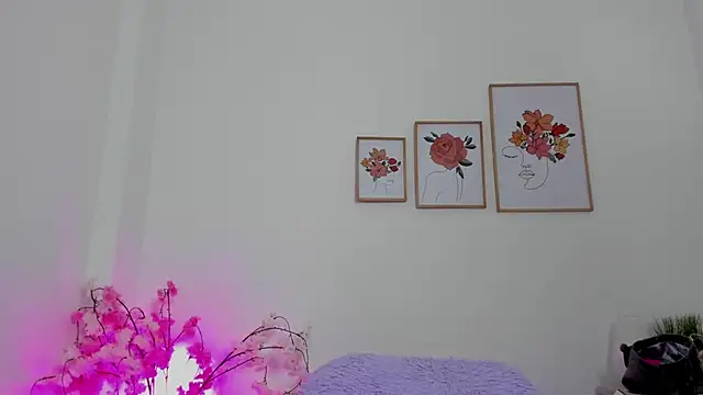 alana 111 online show from 10, 10, 2025