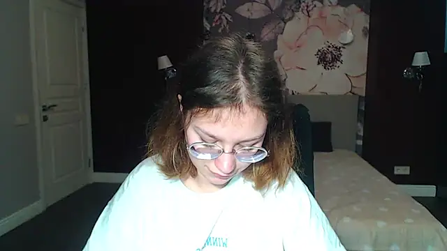 Snapshot of AngelinaLow chatting on 13, 3, 2025 AngelinaLow online show from 13, 3, 2025