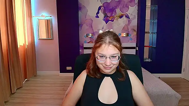 Snapshot of AngelinaLow chatting on 13, 9, 2025 AngelinaLow online show from 13, 9, 2025