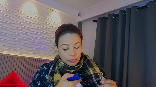 TiffanyWalk online show from 4, 10, 2025