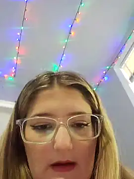 Snapshot of eyesthatsparkle22 chatting on 18, 9, 2025 eyesthatsparkle22 online show from 18, 9, 2025
