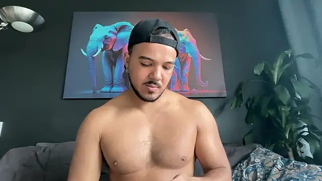 Snapshot of highlatin_guysoficial chatting on 14, 5, 2026 highlatin guysoficial online show from 14, 5, 2026