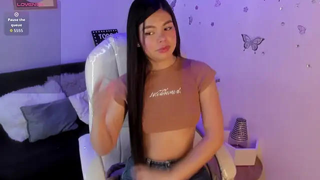 Pretty Johnson  online show from 11, 4, 2026