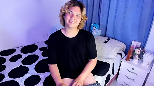 Snapshot of adam_angelssss chatting on 26, 4, 2026 adam angelssss online show from 26, 4, 2026