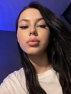 Leya Foxhall online show from 17, 9, 2025