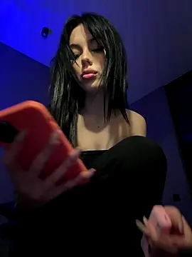 Leya Foxhall online show from 12, 11, 2025