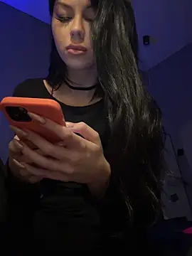 Leya Foxhall online show from 26, 11, 2025