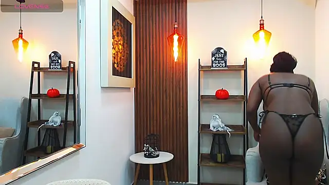 Coral Lise online show from 5, 11, 2025