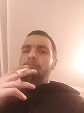 Snapshot of MaksDzubaV chatting on 3, 3, 2026 MaksDzubaV online show from 3, 3, 2026