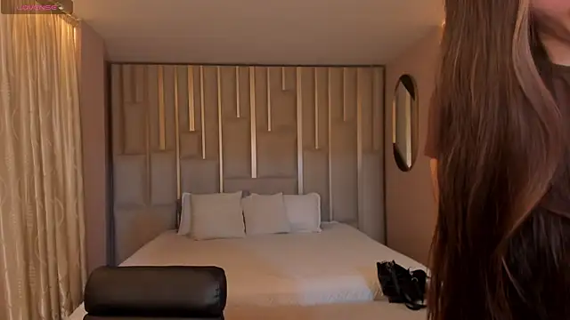 MaiaCollins online show from 4, 12, 2025