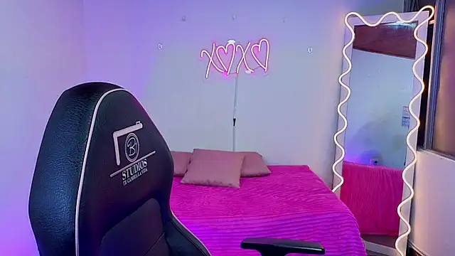 Malory tay1 online show from 21, 11, 2025