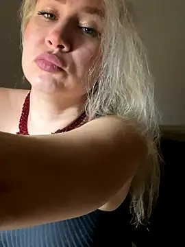 Nikusia online show from 4, 12, 2025