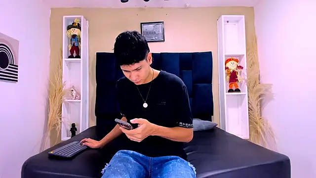 Jhojan twink online show from 17, 10, 2025