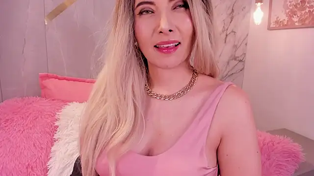 Snapshot of onebeauty chatting on 4, 10, 2025 onebeauty online show from 4, 10, 2025